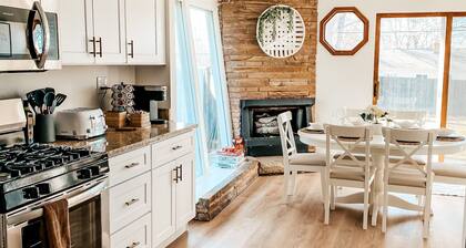 Cozy, Chic 4 -bedroom Oasis in Geneva, IL