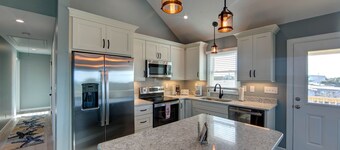 Novice 4BRM/3Bath house on the canal/sound access close to the beach