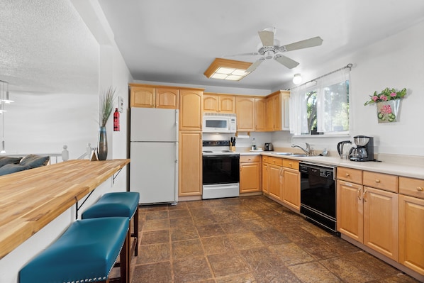 冰箱、微波炉、烤箱、炉灶