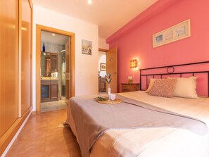 3 Schlafzimmer, Bügeleisen/Bügelbrett, Reisekinderbett, kostenloses WLAN