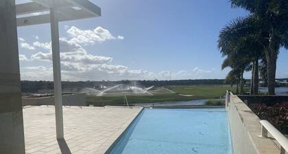 Resort Apartment - 5 minutes from Golden Beach 🏖️