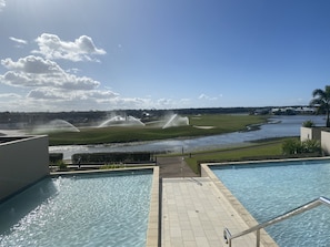 Outdoor pool - 1 bedroom Resort Apartment 5 minutes from Golden Beach (Pelican Waters)