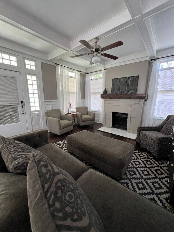 Smart TV - Perfect Location! 1/2 block from Ocean Dr &  the beach. (Corpus Christi)