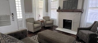 Perfect Location! 1/2 block from Ocean Dr &  the beach.