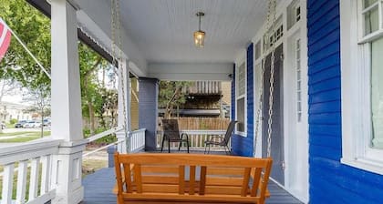 Perfect Location! 1/2 block from Ocean Dr & the beach.