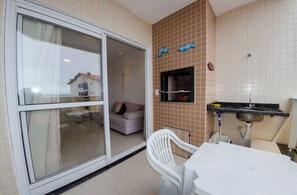 Property grounds - Apartment with a wide sea view, just 30 meters from the beach! (Florianópolis)