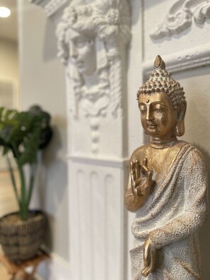 Interior detail - 1.3 miles from Disneyland (Anaheim)