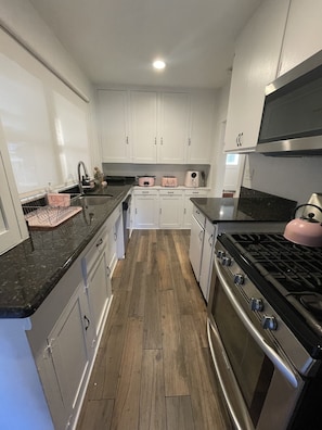 Private kitchen - 1.3 miles from Disneyland (Anaheim)