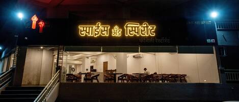 Vista frontal de la propiedad