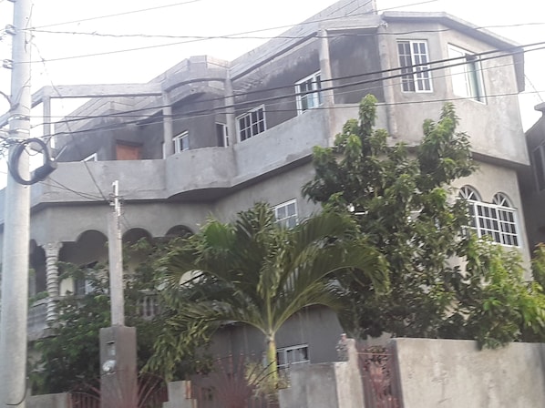 تفاصيل الفندق من الخارج