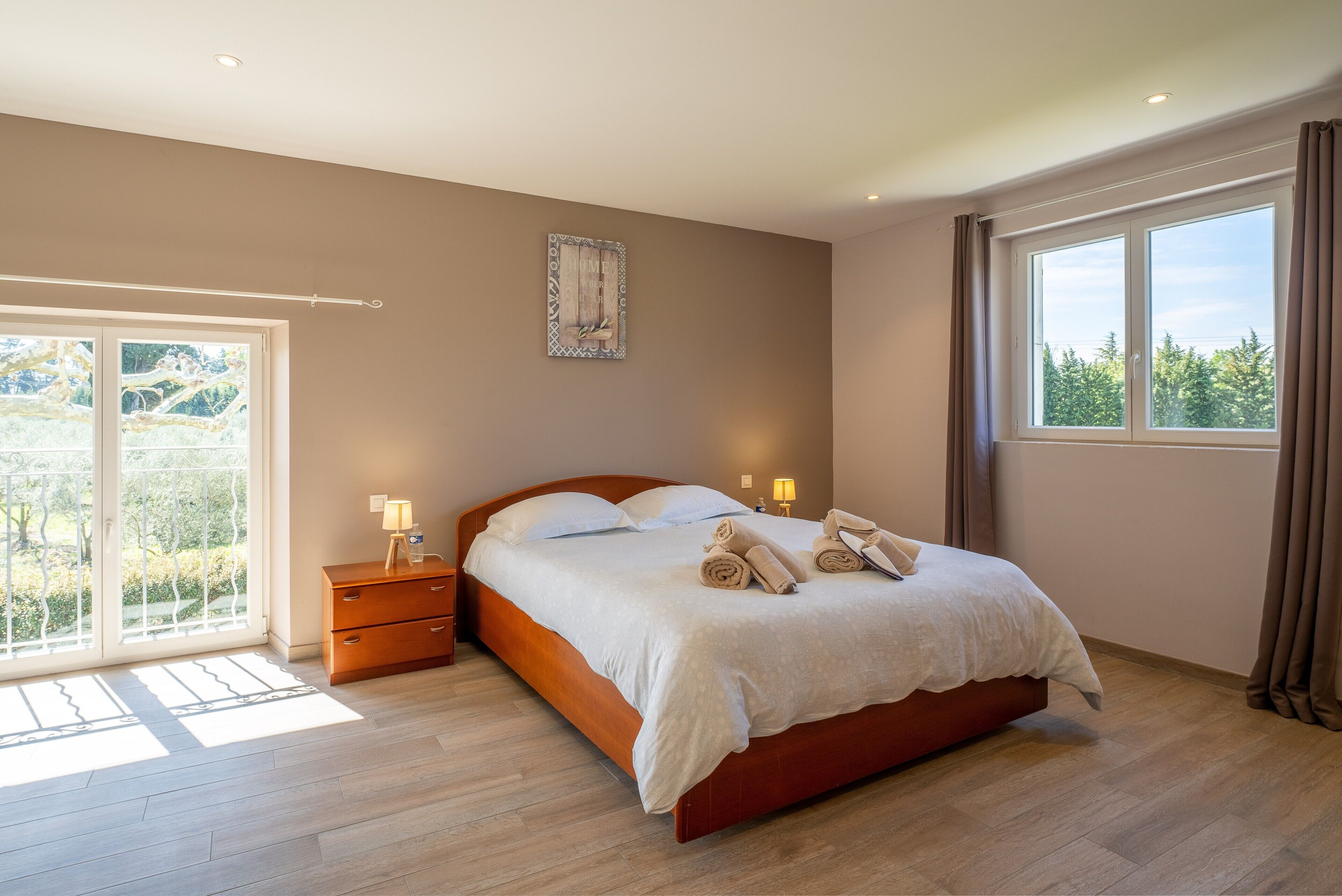 6 bedrooms, iron/ironing board, free WiFi