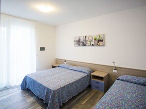 1 chambre, lit parapluie, Wi-Fi gratuit, draps fournis