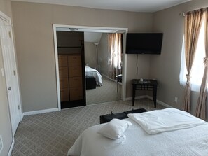 Room - Cozy Updated 3-BR apartment near Peace Bridge (Buffalo)