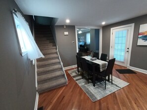 Dining - Cozy Updated 3-BR apartment near Peace Bridge (Buffalo)