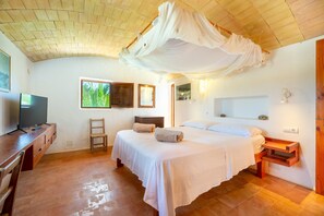 4 bedrooms, free WiFi, bed sheets