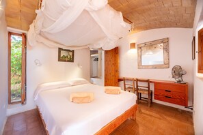 4 bedrooms, free WiFi, bed sheets - Vacation Home "Sa Paret Nova" with Sea View, Private Garden & Wi-Fi (San Francisco Javier)