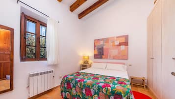 1 dormitori, planxa i posts de planxar, wifi gratuïta i roba de llit