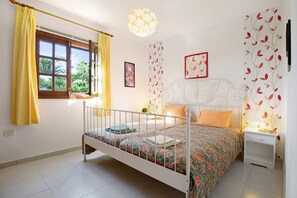 2 bedrooms, free WiFi, bed sheets - Vacation home "Casa Drago" with sea view, private terrace & WLAN (Haría)