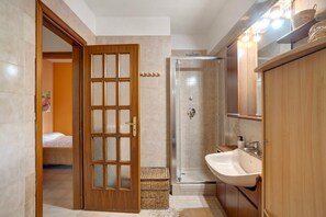 Bathtub, hair dryer, towels