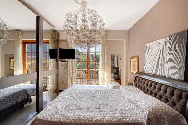 5 bedrooms, iron/ironing board, free WiFi, bed sheets