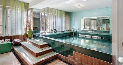 Ferienhaus "Casa Vacanza il Noce" mit Innenpool, 4 Balkonen & WLAN