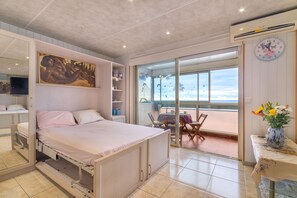 1 chambre, fer et planche à repasser, Wi-Fi gratuit, draps fournis