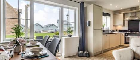 Kylskåp, diskmaskin, vattenkokare och brödrost
