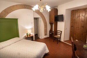 2 bedrooms, laptop workspace, free WiFi, bed sheets