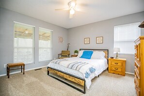 3 bedrooms, desk, free WiFi, bed sheets