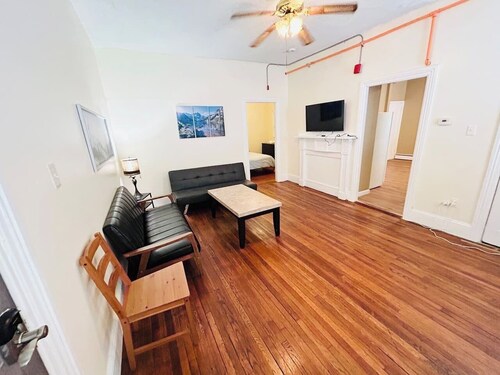 Updated apartment near Whole Foods, Brown Univer