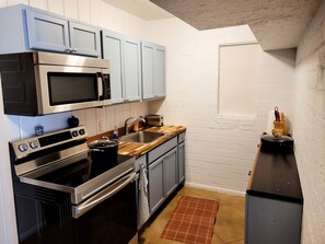 冰箱、微波炉、烤箱、炉灶