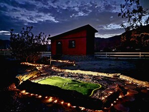 Property grounds - Cozy Offgrid Cabin (Cabazon)