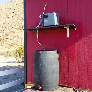 Property grounds - Cozy Offgrid Cabin (Cabazon)