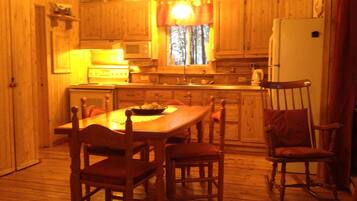 KylskÄp, mikrovÄgsugn, ugn och spishÀll