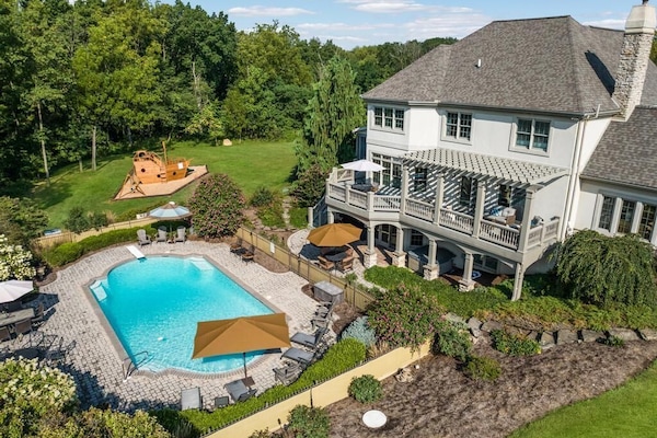 The Hershey Retreat Backyard is an Entertainment Paradise