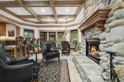 5 Star Family Hershey Retreat Pool Hot tub Theater