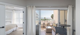 Ocean Pearl with Oceanviews, On-site Pool