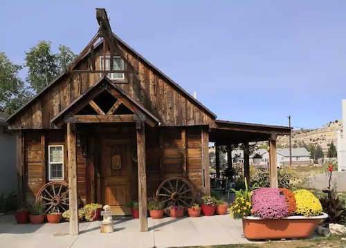 the "Granary" hosted by Marilyn and Larry