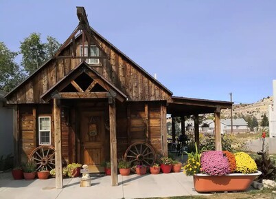 the "Granary" hosted by Marilyn and Larry