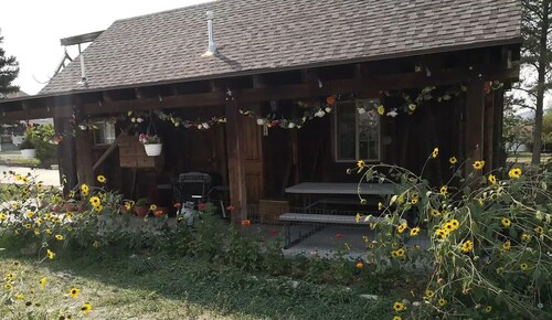 the "Granary" hosted by Marilyn and Larry