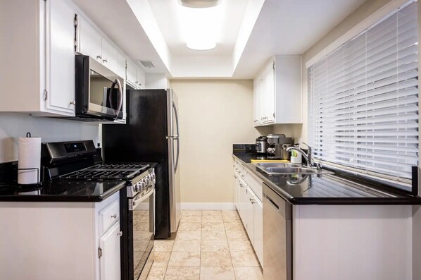 Fridge, microwave, stovetop, dishwasher