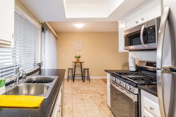 Fridge, microwave, stovetop, dishwasher