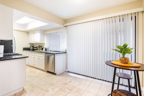 Fridge, microwave, stovetop, dishwasher