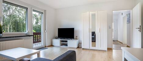 Fernseher, DVD-Player, Stereoanlage