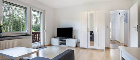 Fernseher, DVD-Player, Stereoanlage