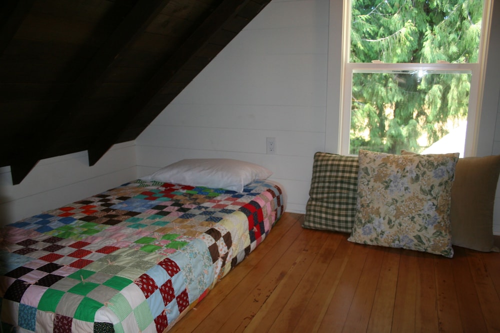 Charming waterfront cottage with fireplace and deep water dock ...