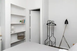 2 bedrooms, desk, iron/ironing board, WiFi