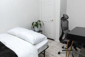 2 bedrooms, desk, iron/ironing board, WiFi