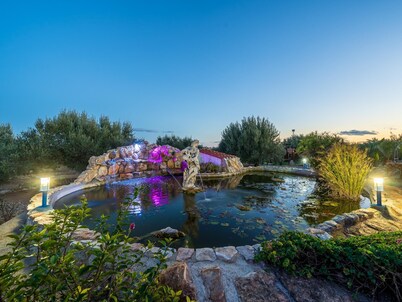 Large outdoor area, private pool and barbecue