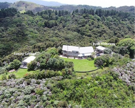 外観. Kākā Ridge Retreat Bush Hideaway